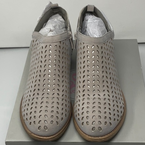 NIB women’s Bella Cara Gray ankle boots, size 9 - Picture 2 of 7